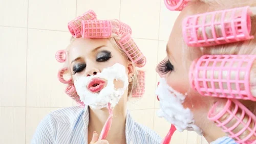 El afeitado facial femenino, lo último en belleza