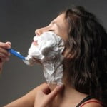 Pros y contras del afeitado facial femenino