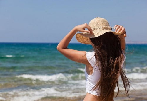 Consejos para proteger tu cabello durante las vacaciones de verano