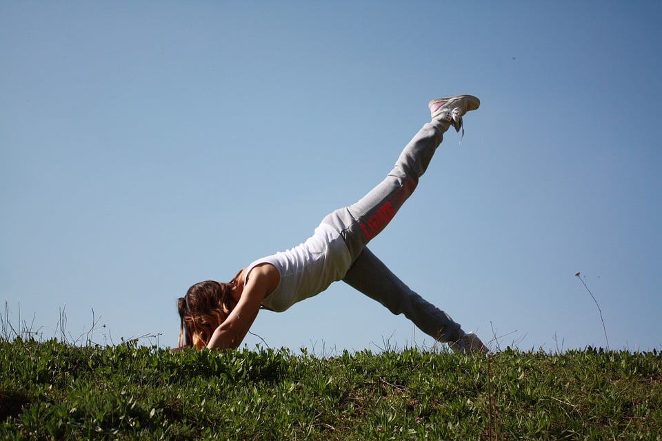 Los beneficios de belleza de practicar yoga