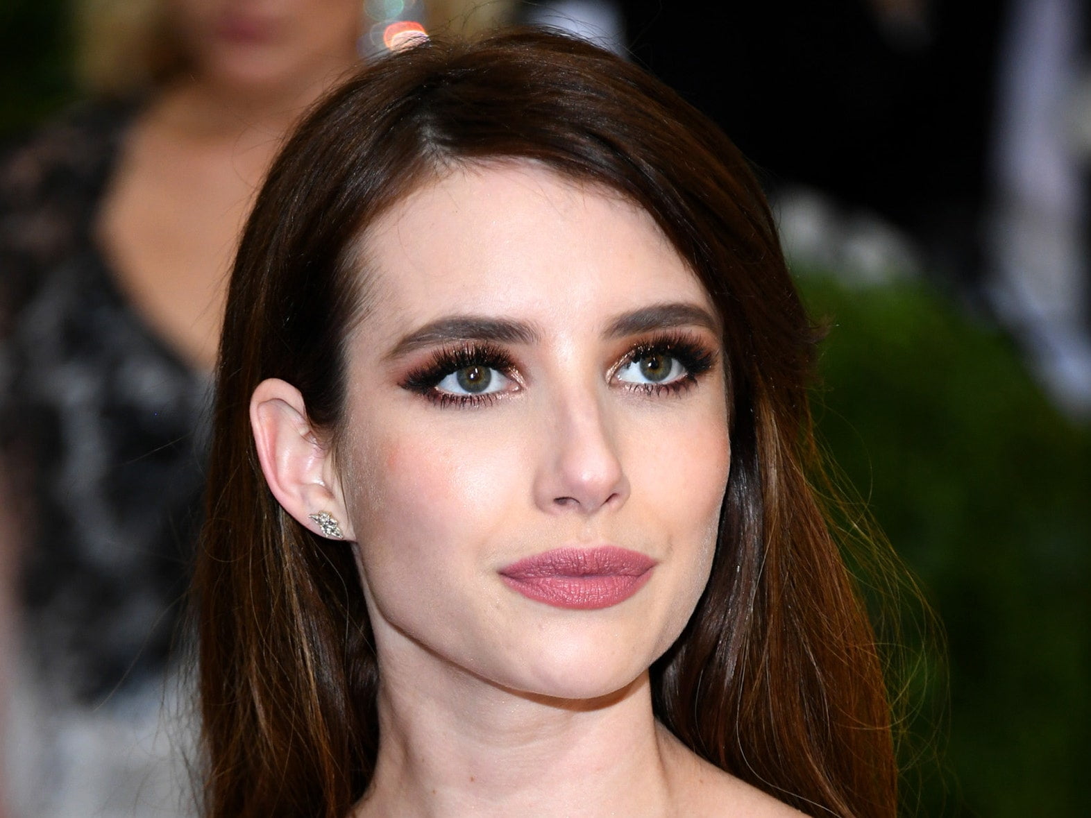 Cómo usar labial oscuro si tienes labios finos